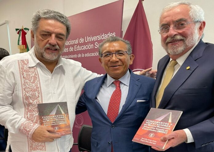 Entrega Rector de la UATx Libro Sobre el MHIC a Autoridades Educativas del País - AlternativaTlx