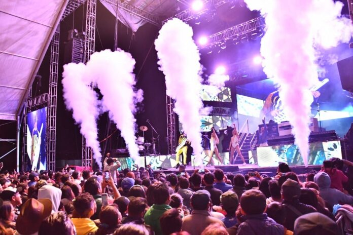 Espectacular Presentación de Raymix en la Feria Huamantla 2023 - AlternativaTlx