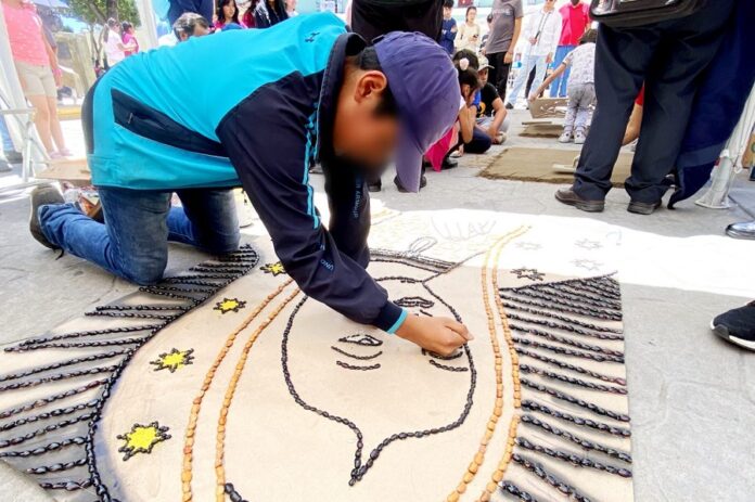 Niñas y Niños Celebran con Entusiasmo el Día del Alfombrista en Huamantla - AlternativaTlx