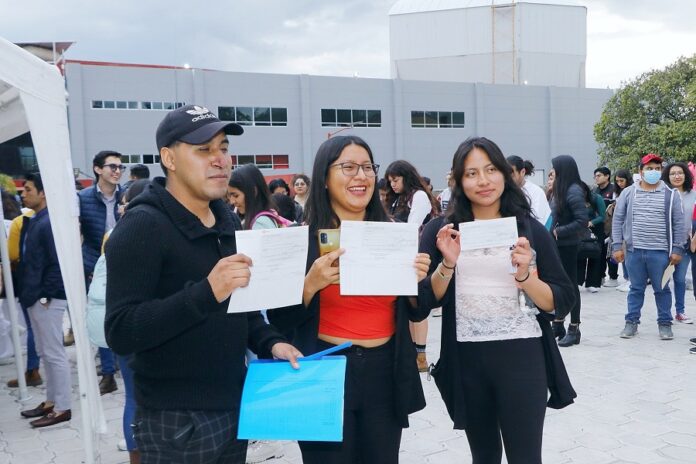 Beneficia UATx a Estudiantes con la Entrega de más de Tres mil Becas - AlternativaTlx