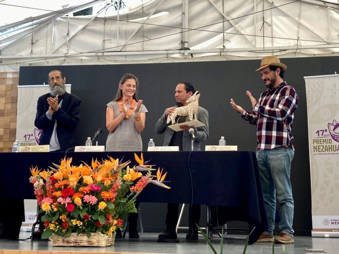 El Escritor Tsotsil Mikel Ruiz Recibe el Premio Nezahualcóyotl en el Museo Nacional de Culturas Populares - AlternativaTlx