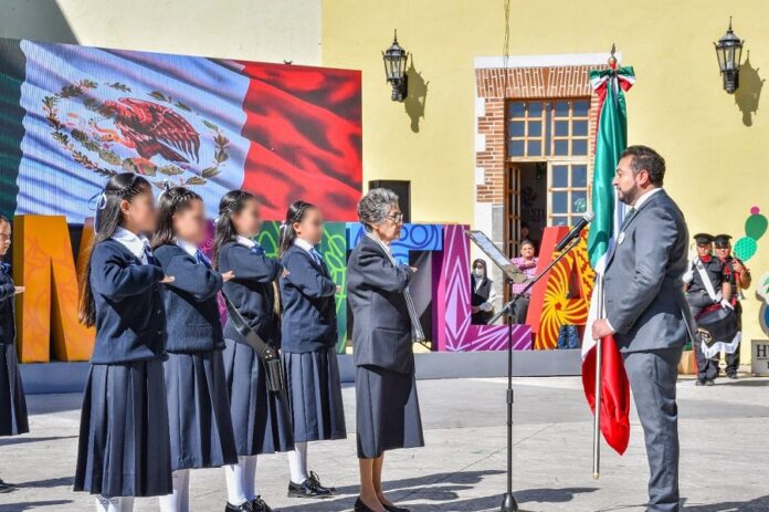 Encabeza Salvador Santos Cedillo Ceremonia de los 100 Años de Fundación del Colegio Juana de Arco - AlternativaTlx