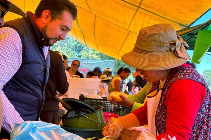 Entrega Salvador Santos Cedillo Cerca de 80 Mil Pesos a Cocineras Tradicionales - AlternativaTlx
