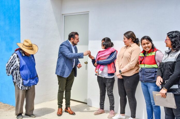 Entrega Salvador Santos Cedillo Vivienda en el Pueblo Mariano Matamoros - AlternativaTlx