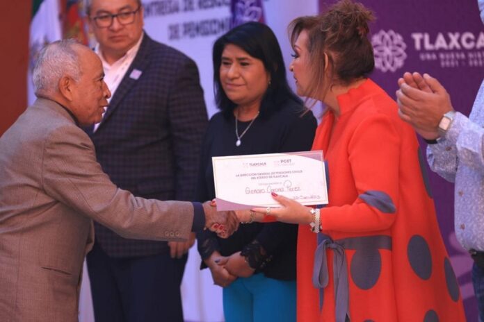 Entregó Gobernadora Lorena Cuéllar Pensión y Jubilación a 41 Personas - AlternativaTlx