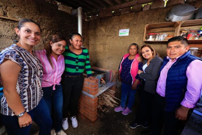 Entregó Gobernadora Primeros Apoyos del Programa Estufas Ahorradoras de Leña - AlternativaTlx
