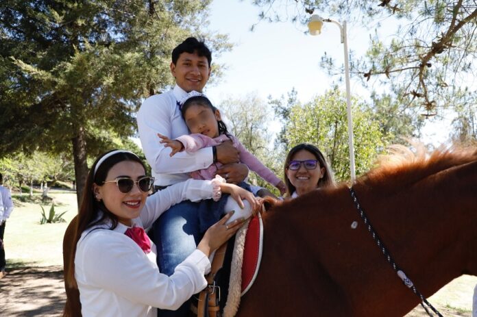 Refuerza Equinoterapia de Sedif Rehabilitación de Niñas y Niños con Discapacidad - AlternativaTlx