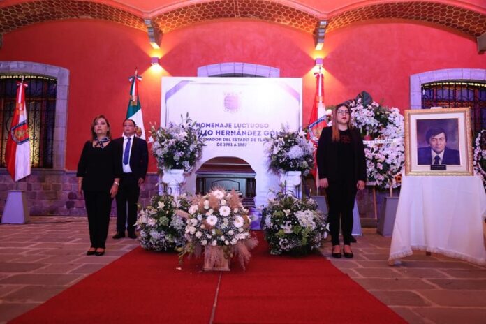 Rinde Gobierno del Estado Homenaje Luctuoso a Ex Gobernador Tulio Hernández Gómez. - AlternativaTlx