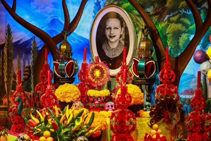 Abre al Público el Altar de Día de Muertos en Cencalli, Dedicado al Mural Sueño de una Tarde Dominical en la Alameda Central - AlternativaTlx