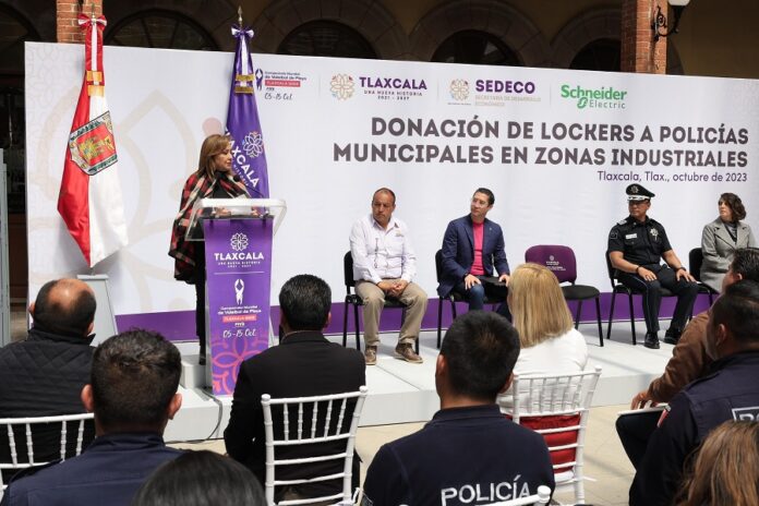 Atestigua Gobernadora Entrega de Lockers a Policías Municicpales - AlternativaTlx
