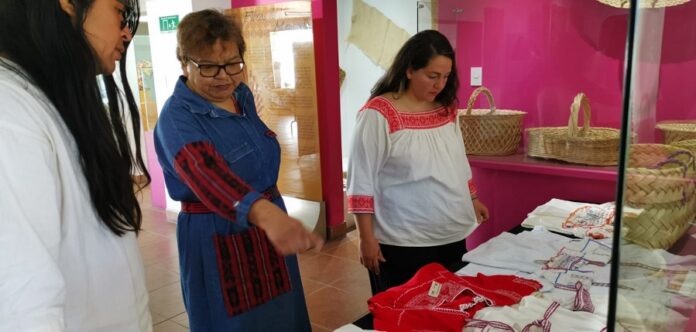 Califican Piezas Participantes del XII Concurso Estatal de Textiles 2023. - AlternativaTlx