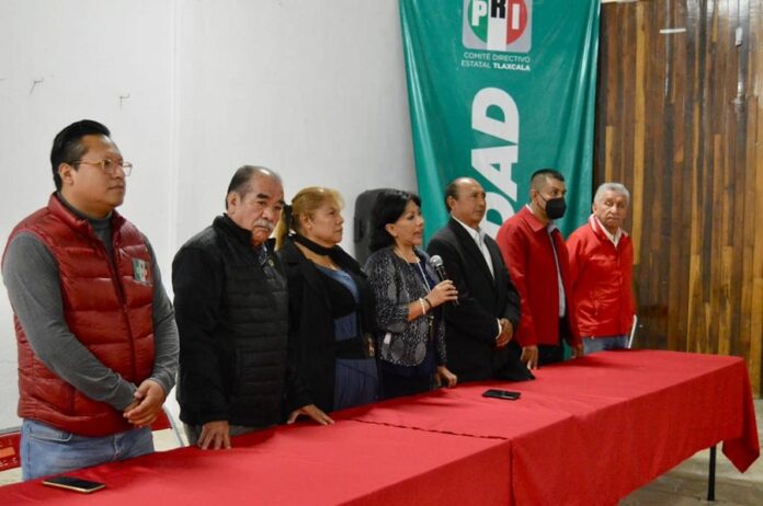 Estructura de Evangelina Paredes y Bernardino Palacios se Adhiere al PRI. - AlternativaTlx