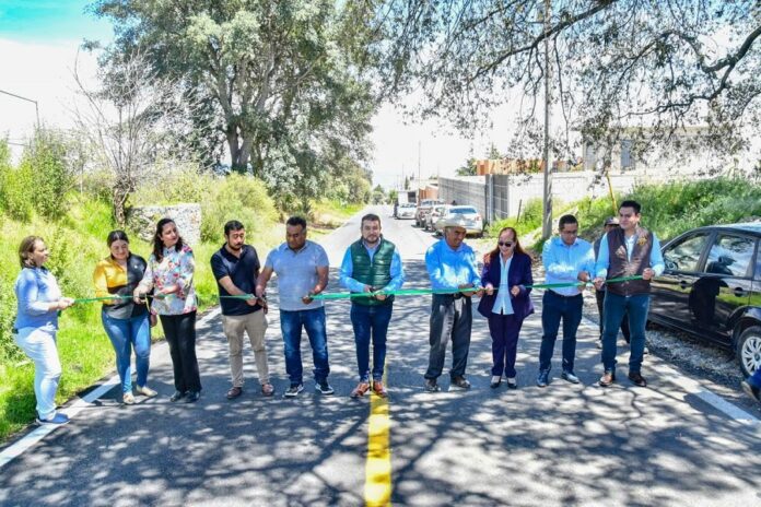 Inaugura Salvador Santos Cedillo Franja Carretera en Prolongación Hidalgo. - AlternativaTlx