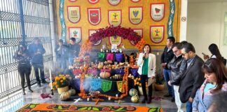 Realiza Ayuntamiento de Huamantla Alfombra de Arte Efímero y Ofrenda de Día de Muertos en el Congreso del Estado. - AlternativaTlx