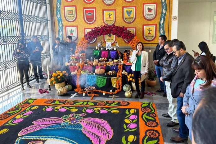 Realiza Ayuntamiento de Huamantla Alfombra de Arte Efímero y Ofrenda de Día de Muertos en el Congreso del Estado. - AlternativaTlx