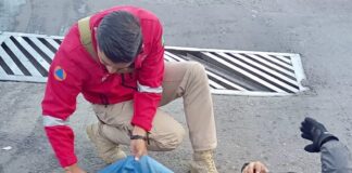 Auxilia Protección Civil de Huamantla a Motociclista que Sufrió Derrape - AlternativaTlx