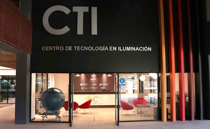 Centro de Tecnología en Iluminación de la UAG, único en América Latina. - AlternativaTlx Centro de Tecnología en Iluminación de la UAG, único en América Latina. - AlternativaTlx