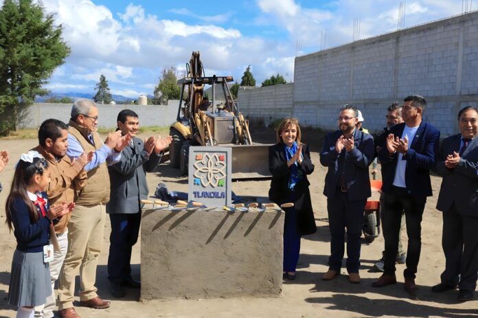 Colocó Gobernadora Primera Piedra Para la Edificación de Primarias en Tocatlán - AlternativaTlx