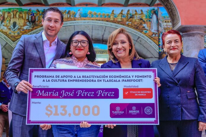 Entrega Gobernadora Apoyos Para el Impulso de Proyectos Locales - AlternativaTlx