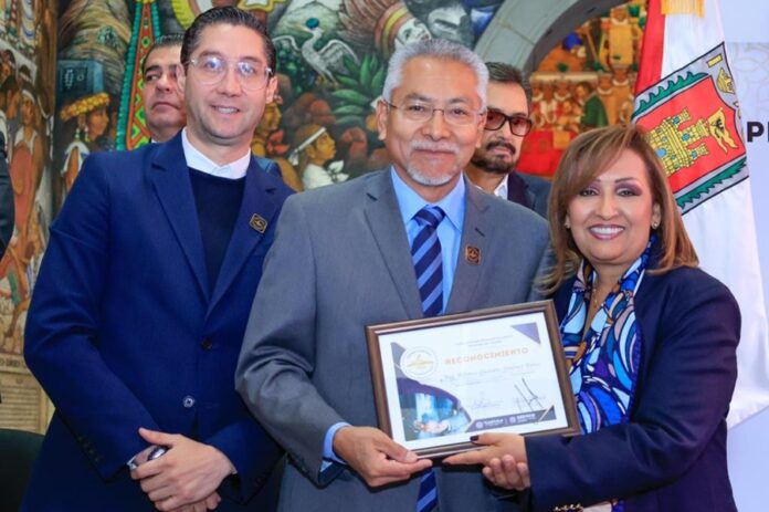 Entregó Gobernadora Premio a la Competitividad 2023 - AlternativaTlx