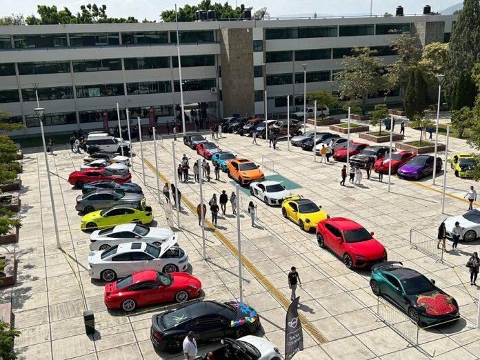 Estudiantes de la UAG Comparten Pasión por los Autos. - AlternativaTlx Estudiantes de la UAG Comparten Pasión por los Autos. - AlternativaTlx