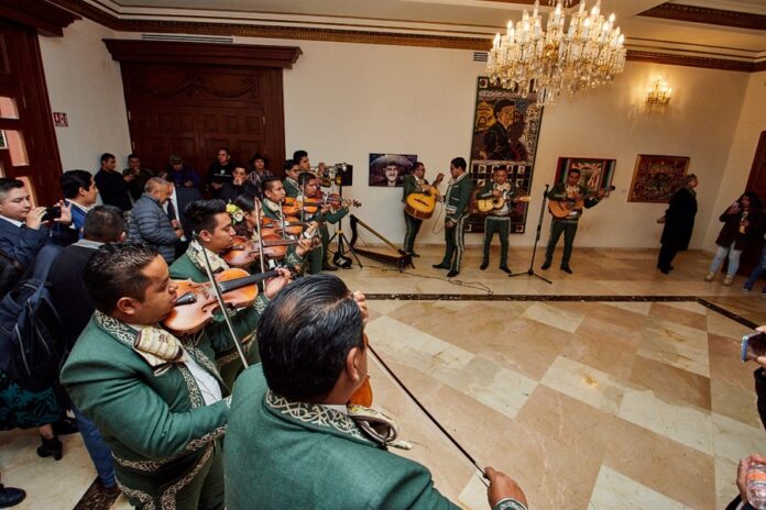 La Exposición Pero Sigo Siendo el Rey José Alfredo Jiménez Llega a los Pinos - AlternativaTlx