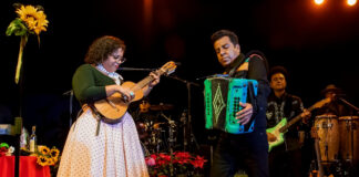 La Santa Cecilia Llegará de Nueva Cuenta a la CDMX con su Irresistible Fusión Musical. - AlternativaTlx