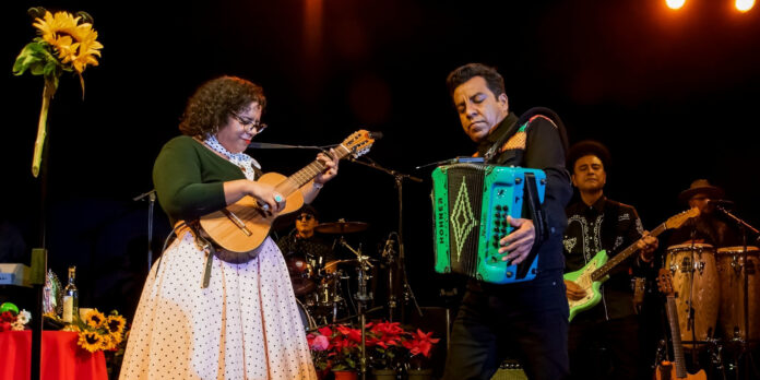 La Santa Cecilia Llegará de Nueva Cuenta a la CDMX con su Irresistible Fusión Musical. - AlternativaTlx