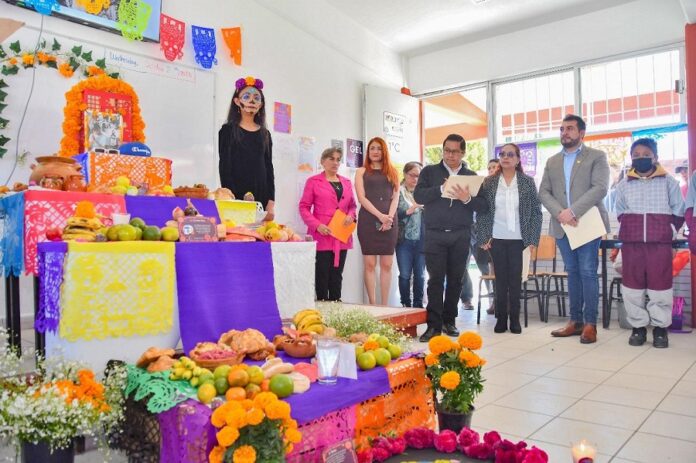 Nuestras Tradiciones nos dan Identidad y Orgullo SALVADOR SANTOS CEDILLO. - AlternativaTlx Nuestras Tradiciones nos dan Identidad y Orgullo: SALVADOR SANTOS CEDILLO. - AlternativaTlx