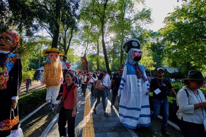 Por Primera Vez, ORIGINAL, el Mayor Encuentro de Arte Textil Mexicano, Incluyó Como Parte de su Programa a Niñas y Niños - AlternativaTlx