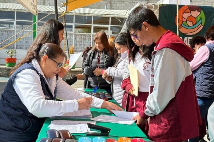 Contribuye SMDIF Humantla a Mejorar la Salud Visual de Estudiantes y Personas de la Tercera Edad. - AlternativaTlx