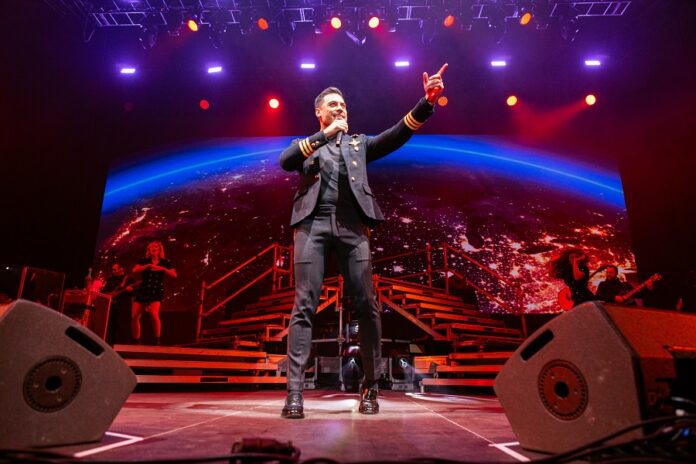 El Talento Imparable de México, Carlos Rivera Conquista Christmas by Starlite - AlternativaTlx