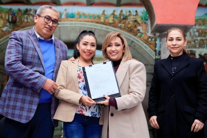 Entregó Gobernadora Plazas a Docentes Docentes de Nivel Básico. - AlternativaTlx