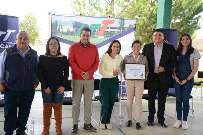 Gobierno del Estado Reconoce a Estudiante de la UTT. - AlternativaTlx