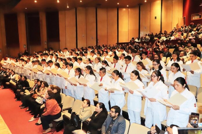Graduó UATx a Médicos Cirujanos - AlternativaTlx