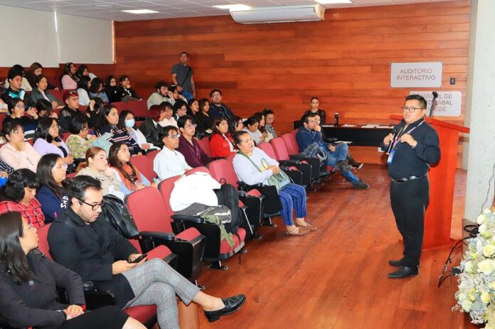 Realizó Diseño Textil de la UATx Conversatorio Sobre Tolerancia - AlternativaTlx