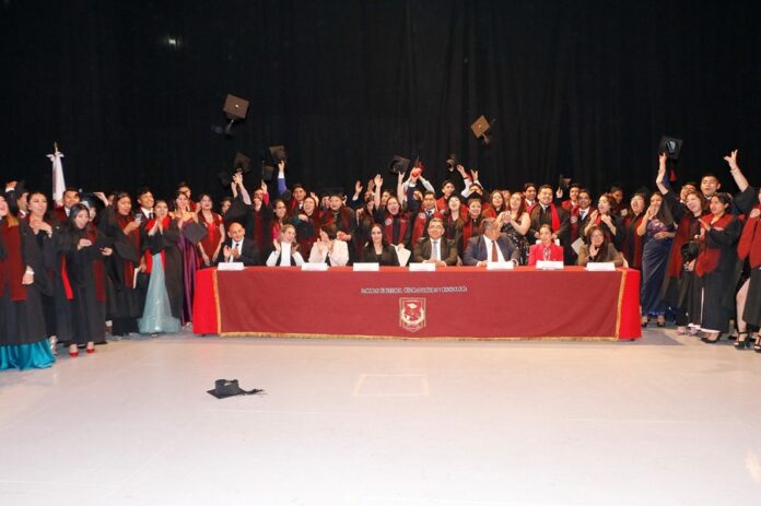 Culminan Estudios en la UATx Licenciados en Derecho - AlternativaTlx