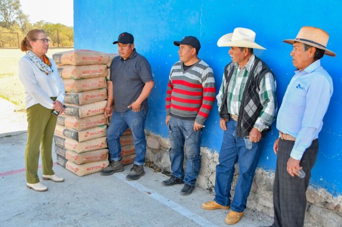 Entrega Ayuntamiento de Huamantla Material de Construcción a Ejidatarios de José María Morelos - AlternativaTlx