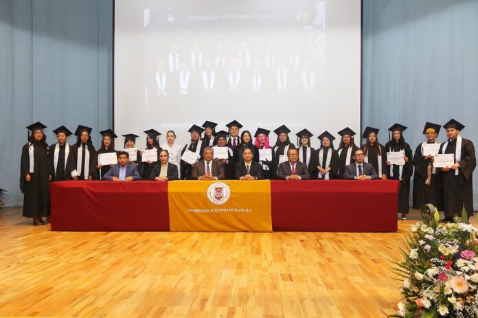 Graduó UATx a Estudiantes de Diseño, Arte y Arquitectura - AlternativaTlx