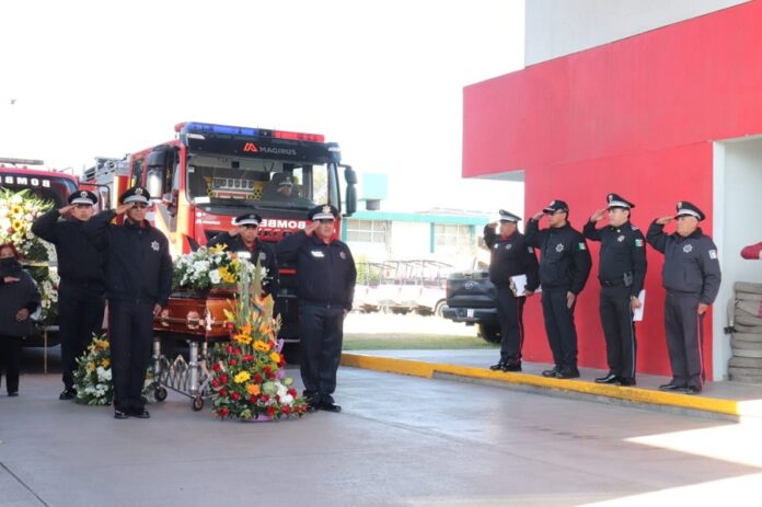 Rinde SSC Homenaje Luctuoso a Bombero Fallecido - AlternativaTlx