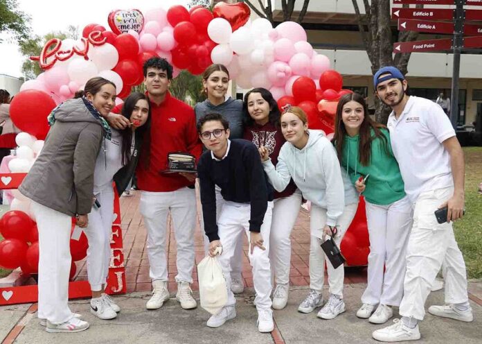 Comunidad de la UAG Celebra en Grande el Día del Amor y la Amistad -AlternativaTlx