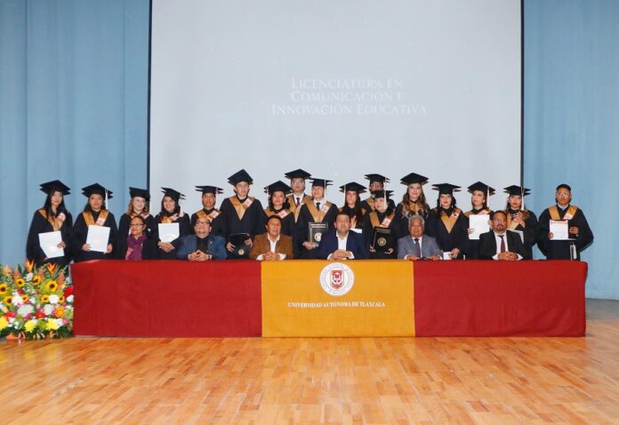 Egresan Nuevos Profesionistas de Ciencias de la Educación de la UATx - AlternativaTlx Egresan Nuevos Profesionistas de Ciencias de la Educación de la UATx - AlternativaTlx