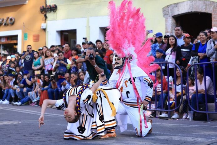 Encabezaron Autoridades Estatales Desfile de Inicio del Carnaval Tlaxcala 2024 -AlternativaTlx