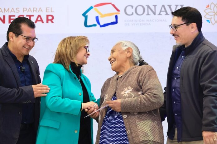 Encabezó Gobernadora Entrega de Tarjetas a Beneficiarios del Programa por una Mejor Vivienda -AlternaivaTlx