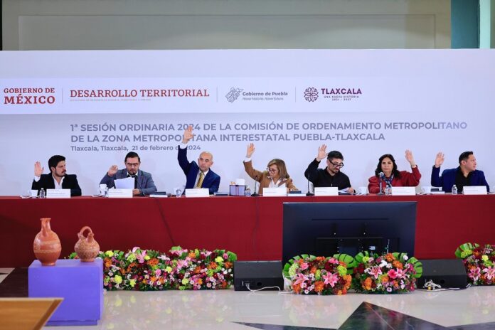 Firma Gobernadora Reglamento Interior de la Comisión de Ordenamiento Metropolitano -AlternativaTlx