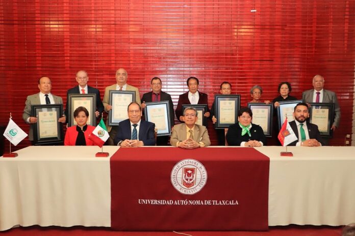 Reconoce Sindicato de la UATx por Años de Servicio a Trabajadores Retirados - AlternativaTlx