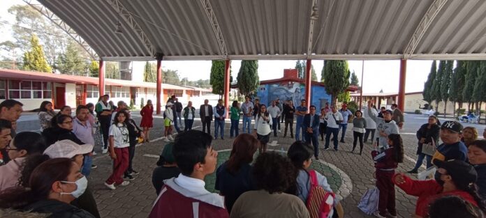 Se Reúnen Autoridades y Padres de Familia de la Secundaria Técnica 9 de Tzompantepec -AlternativaTlx