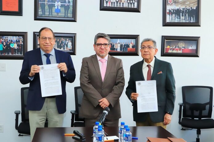 Firman UATx y STUAT Contrato Colectivo de Trabajo -AlternativaTlx