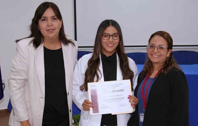 Egresada de Medicina de la UAG Destaca en el Examen Ceneval EGEL -AlternativaTlx