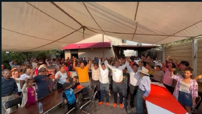Ahora Fue en Muñoztla, Los Vecinos Manifiestan su Apoyo a Ángel Barbosa -AlternativaTlx
